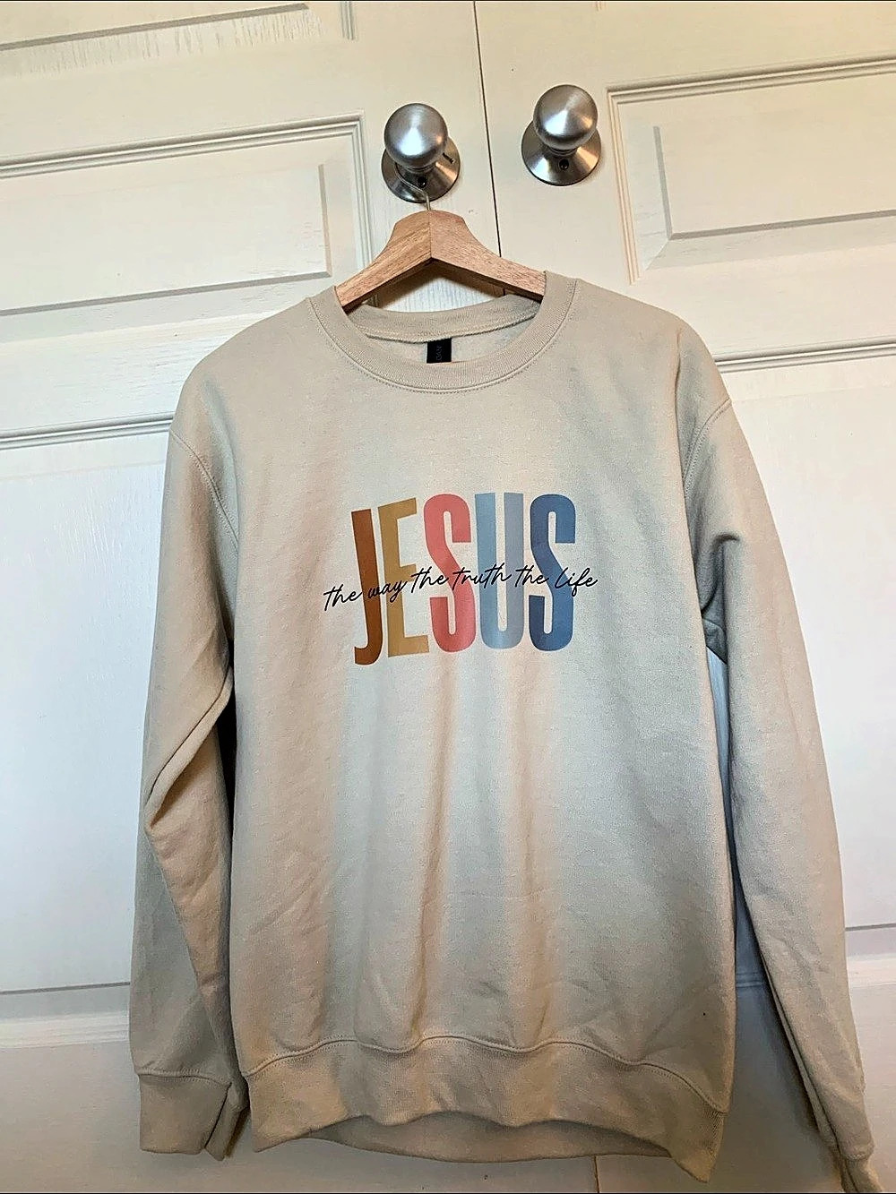 Women’s Gildan Graphic Crewneck Sweatshirt Size Small 
NEVER WORN
NO SIGNS OF WE